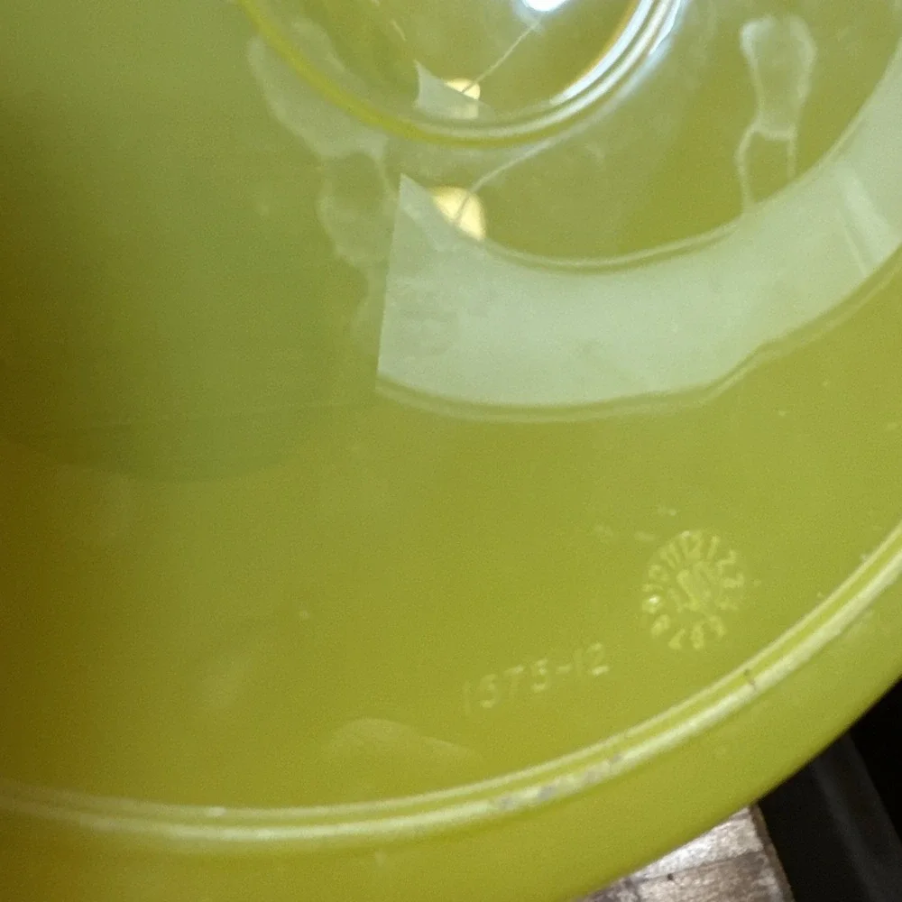 Tupperware 1.5 Qt  Pitcher #1575 Yellow Yellow Lid‎ Push Button Top